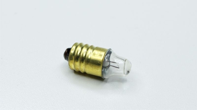 Torch Bulb 2.2v Screw Type (50/BOX)